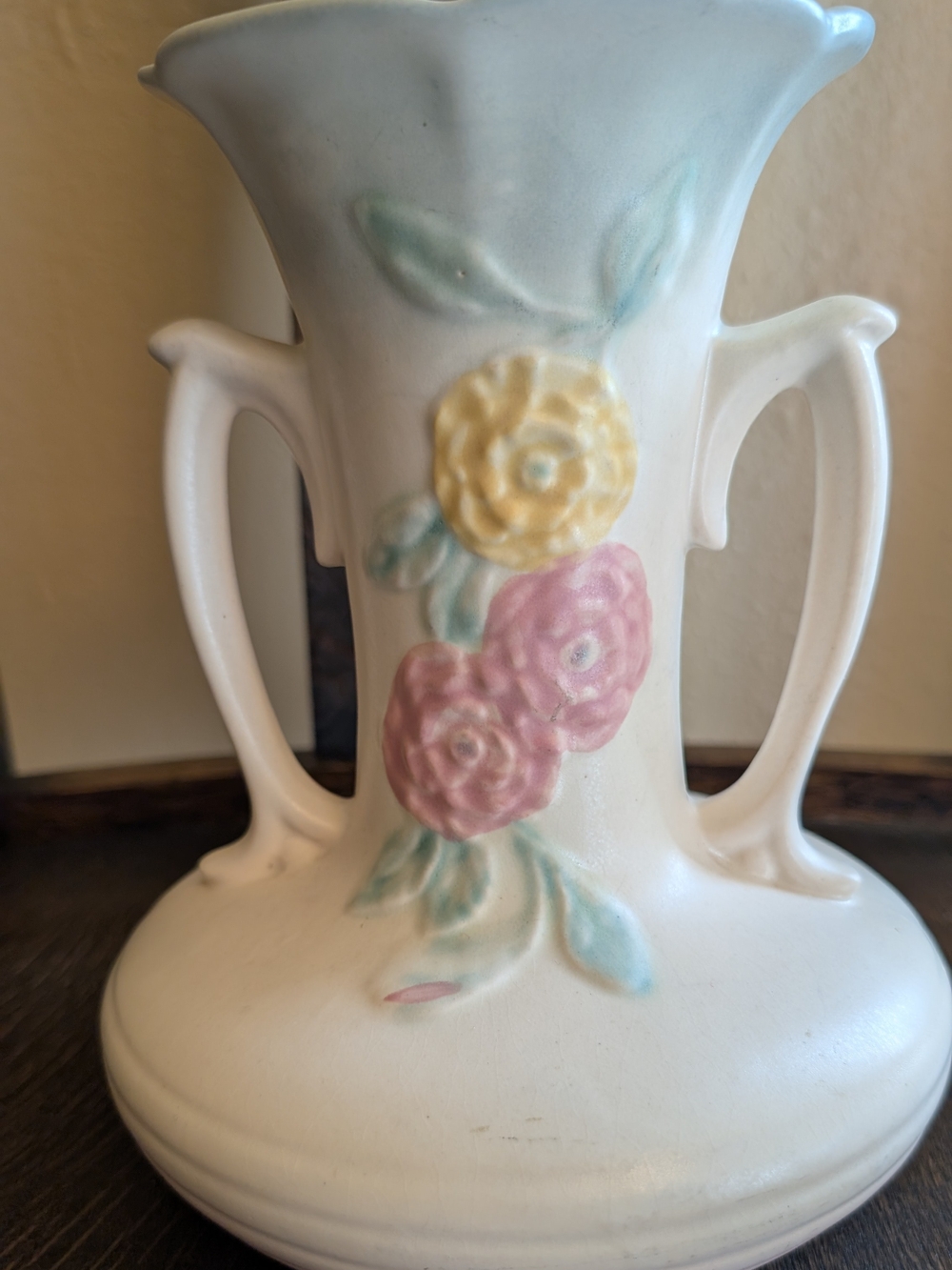 Vintage HULL Camelia Open Rose Floral Ceramic Double-Handled Vase 1943-44